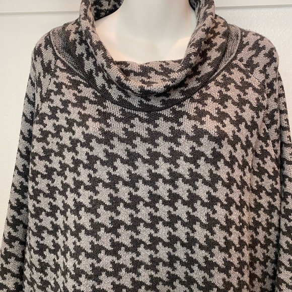 Loft Poncho - Picture 4 of 4